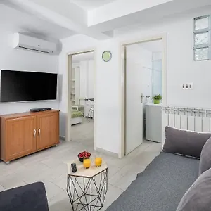  Apartment Aida